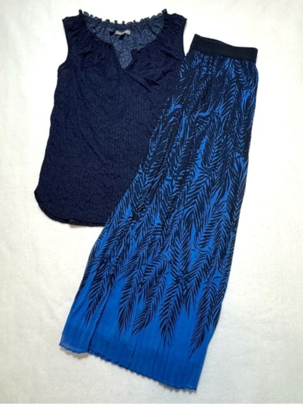 2pc set Ruby Rd. Blue and Black Maxi Skirt and Daisy Fuentes Top